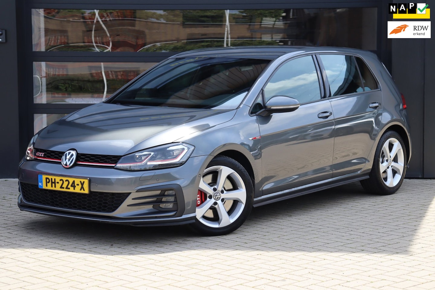 Volkswagen Golf - 2.0 TSI GTI Performance | NAP | Eerste Eigenaar | Dealer Onderhouden | Apple Carplay | Cru - AutoWereld.nl