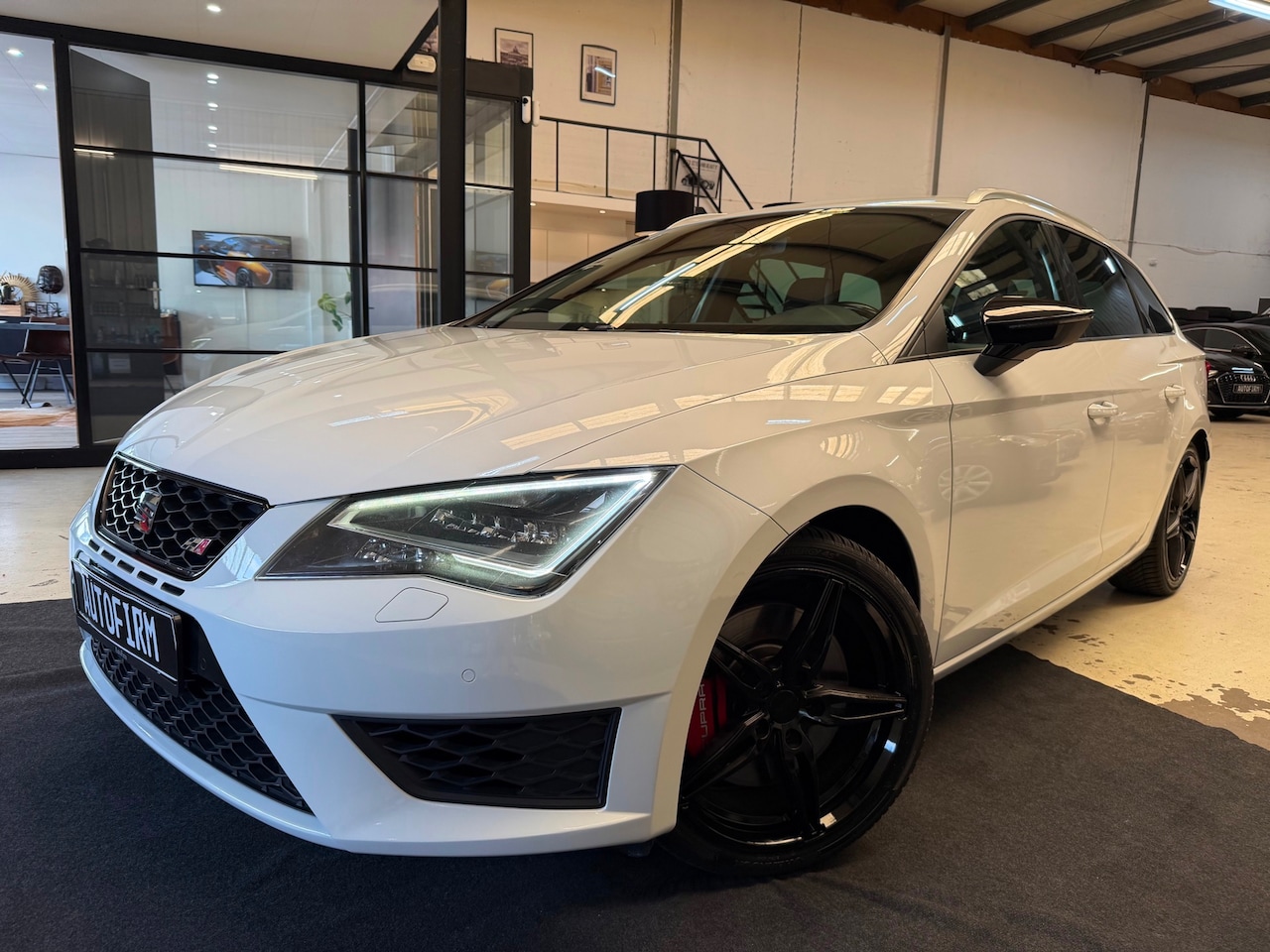 SEAT Leon ST - 2.0 TSI Cupra 290 Automaat Bluetooth Parkeersensoren Navigatie Cruise Control - AutoWereld.nl
