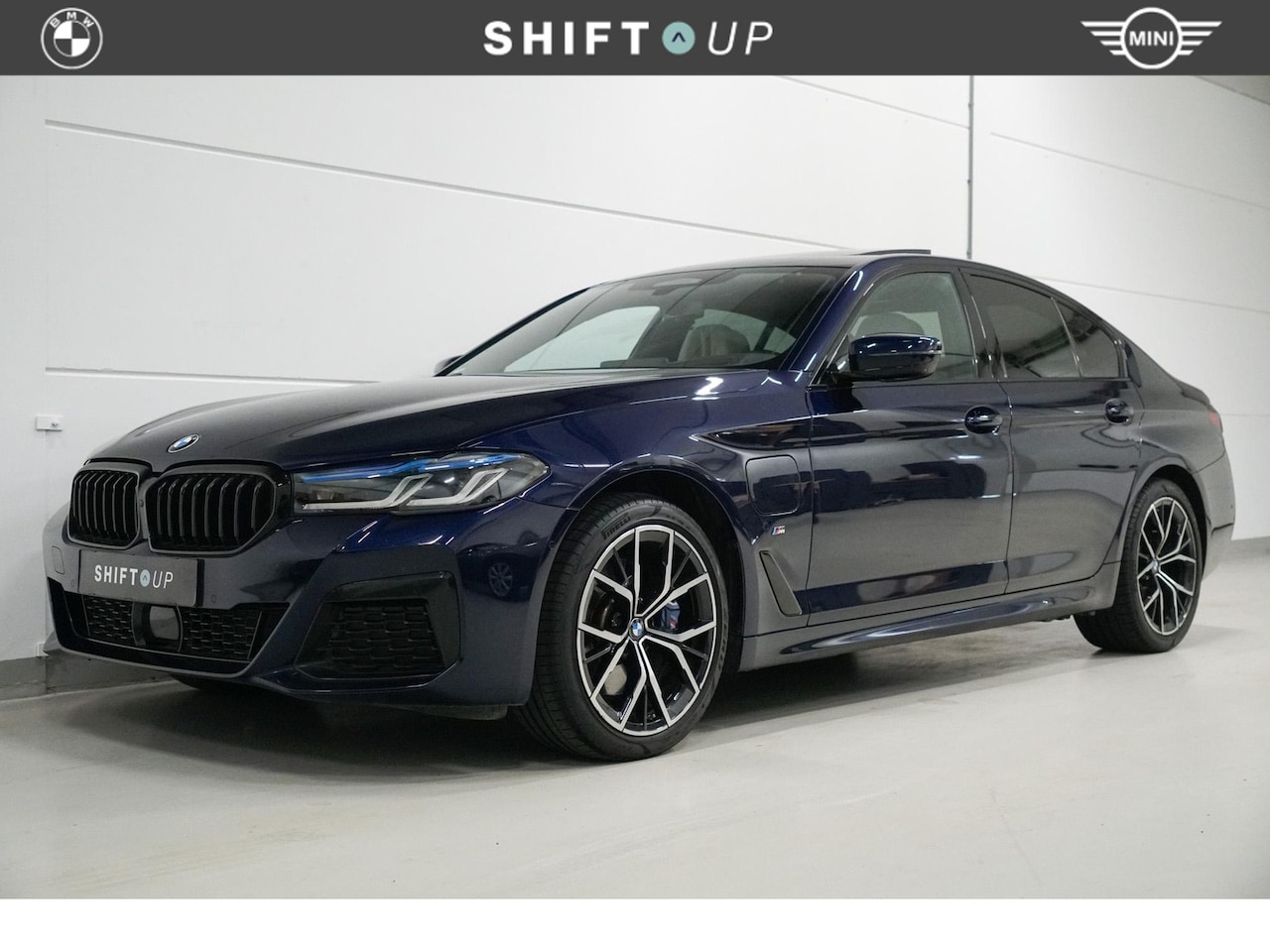 BMW 5-serie - 530e xDrive M-Sport | Schuifdak | Nappa leder | CoPilot | Laser - AutoWereld.nl