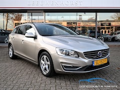 Volvo V60 - 2.0 T3 Momentum, climate, cruise, navi, trekhaak 1.600 kg