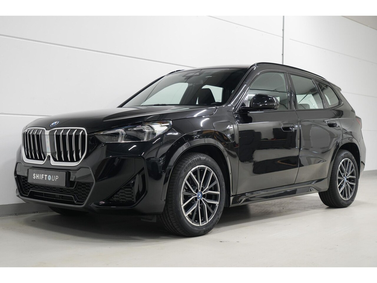 BMW X1 - xDrive25e M-Sport | Driving Assistant Prof | Head Up | Camera's - AutoWereld.nl