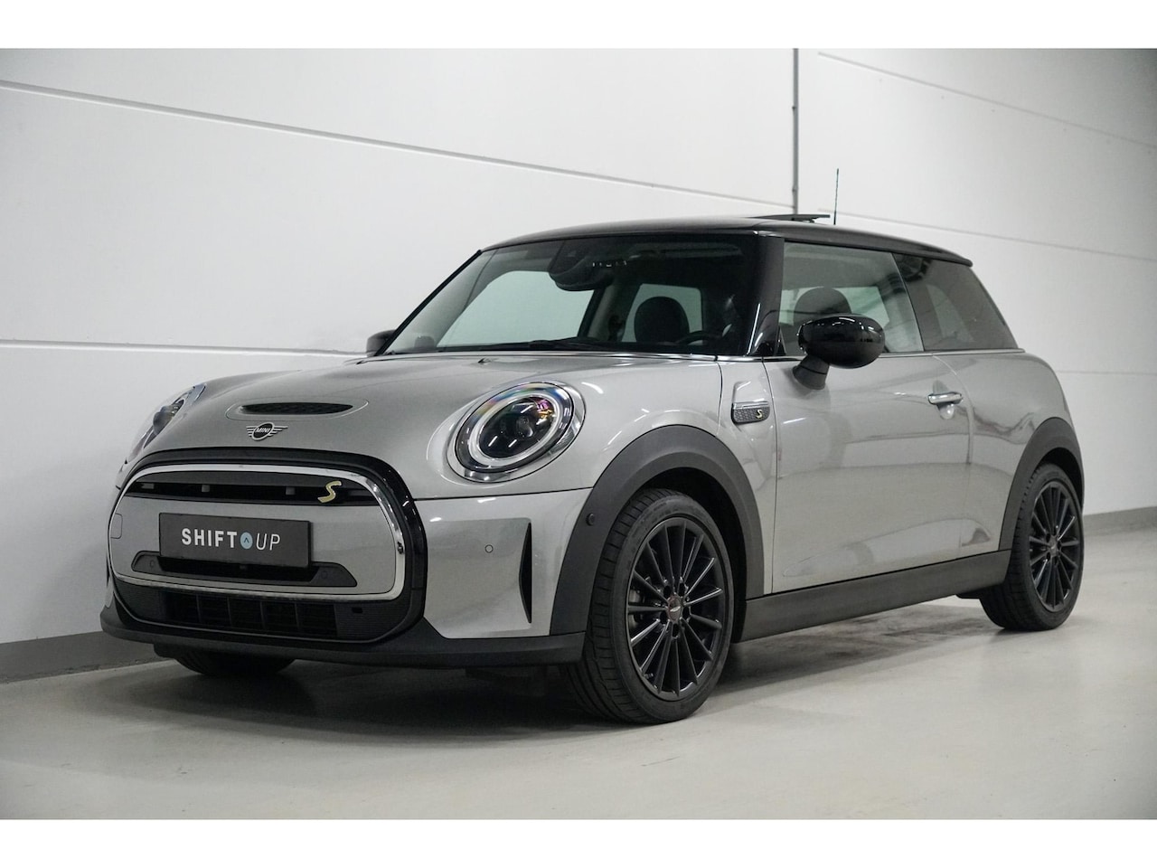 MINI Electric - 33 kWh Panoramadak | Harman Kardon | Camera | Warmtepomp - AutoWereld.nl