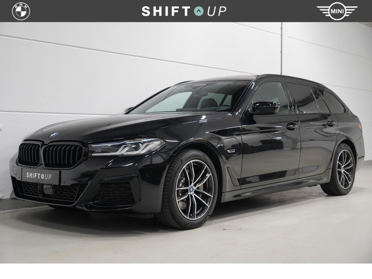 BMW 5-serie Touring - 530e M-Sport | Panoramadak | CoPilot | Head Up - AutoWereld.nl