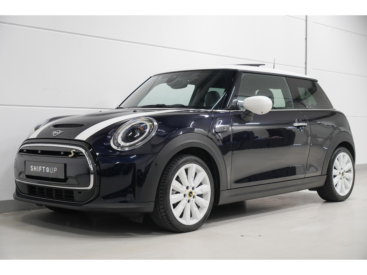MINI Electric - Yours Panoramadak | Head Up | Harman Kardon - AutoWereld.nl