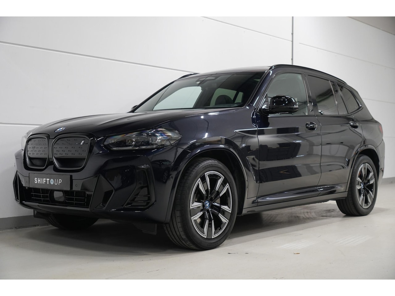 BMW iX3 - M-Sport | Panoramadak | Adapt. Cruise Control | Comfort Access - AutoWereld.nl