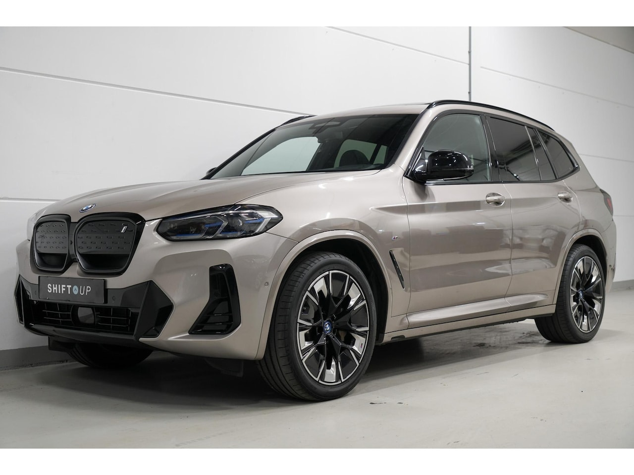 BMW iX3 - 80 kWh M-Sport | Panoramadak | Harman Kardon - AutoWereld.nl