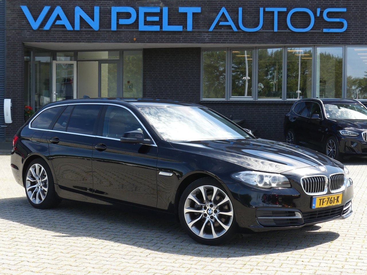 BMW 5-serie Touring - 520d 4xDrive Executive / Luchtvering / Trekhaak / Leder - AutoWereld.nl