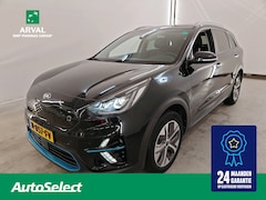 Kia e-Niro - 64 kWh 204 pk DynamicPlusLine | SOH 100% | Trekhaak | Schuifdak | Stuur- en Stoelverwarmin
