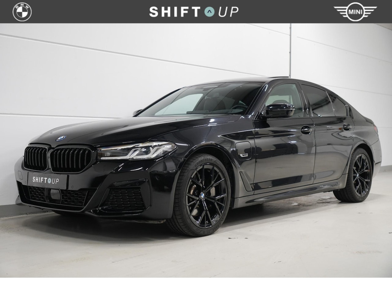 BMW 5-serie - 530e xDrive M-Sport | Schuifdak | Harman Kardon | Head Up - AutoWereld.nl