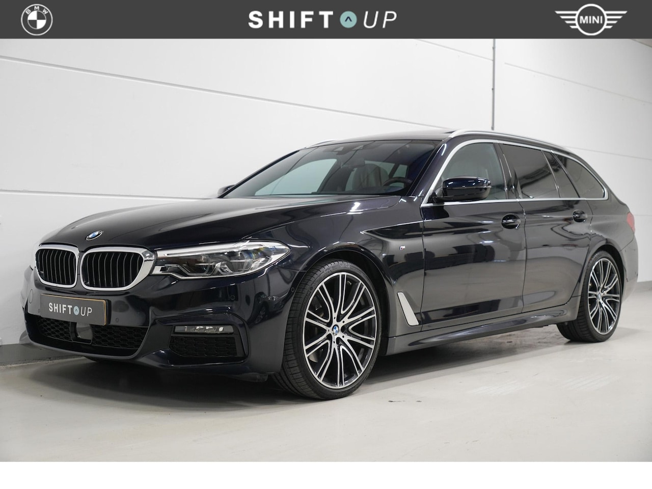 BMW 5-serie Touring - 520i M-Sport | Panoramadak | Adapt. Cruise Control - AutoWereld.nl