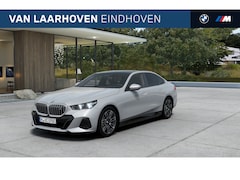 BMW i5 - eDrive40 M Sport / Panoramadak / Trekhaak / Comfortstoelen / Stuurverwarming / Parking Ass