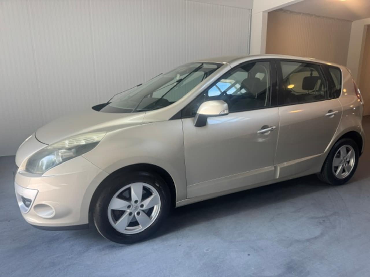 Renault Scénic - 2.0 Dynamique Autom. Navie Climate - AutoWereld.nl