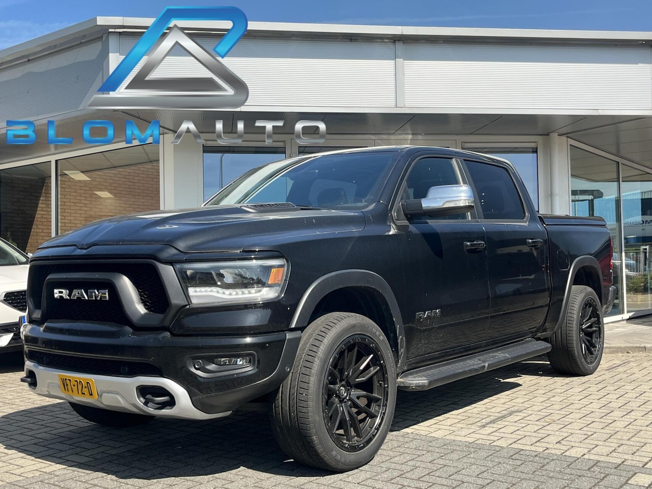 Dodge Ram 1500 - 4X4 5.7 V8 4x4 5'7 REBEL PANO+LUCHT+H&K+22'' - AutoWereld.nl