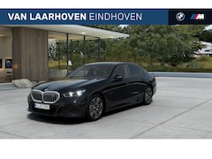 BMW i5 - eDrive40 M Sport / Panoramadak / Trekhaak / Comfortstoelen / Parking Assistant Plus / Adap