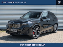 BMW iX1 - eDrive20 M Sport / Trekhaak / Panoramadak / Sportstoelen / Comfort Access / Adaptieve LED