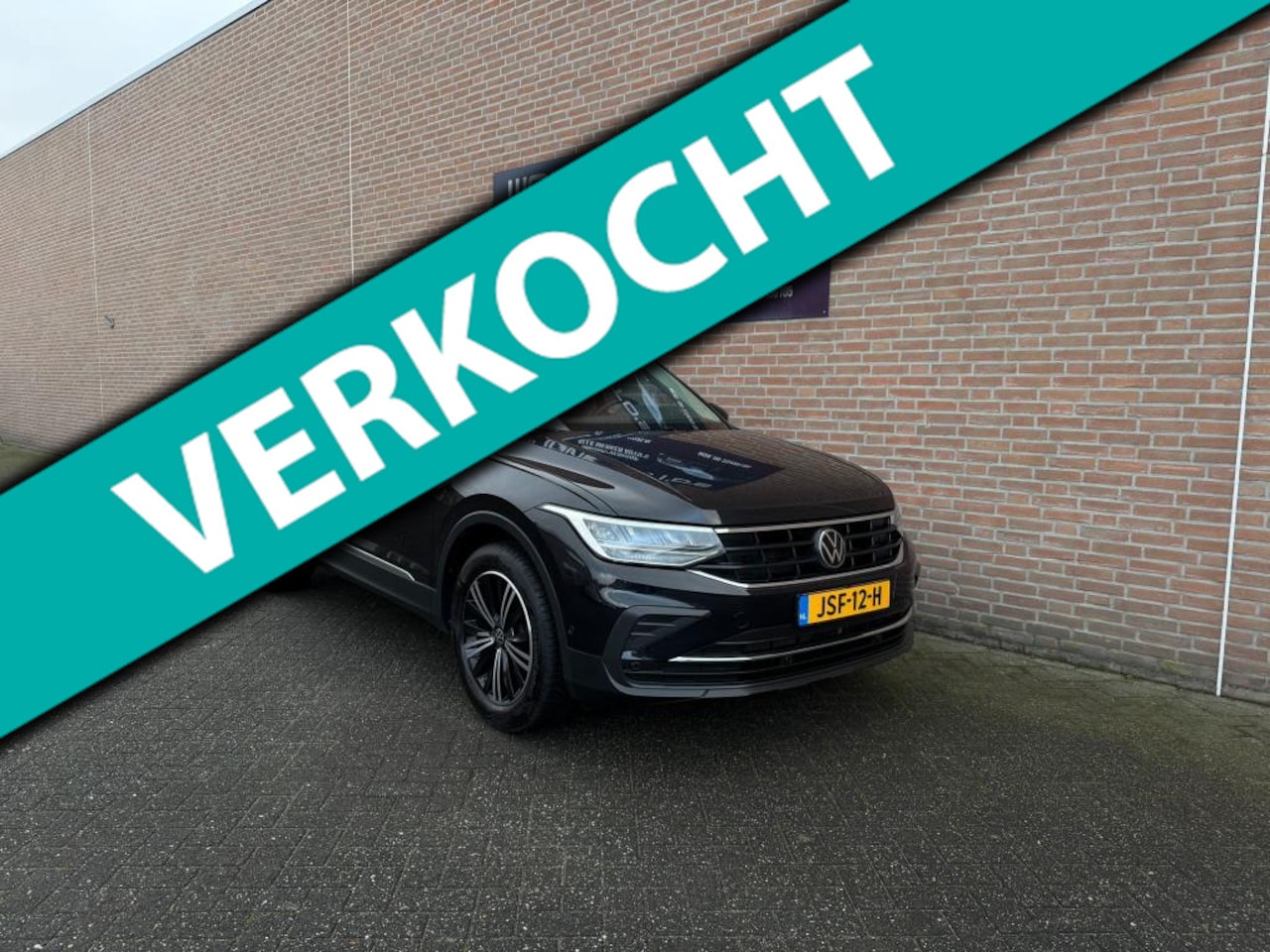 Volkswagen Tiguan - 1.5 TSI R-Line Active Adaptive-Cruise-control Stoel+Stuurverwarming PDC Achteruitrij-camer - AutoWereld.nl