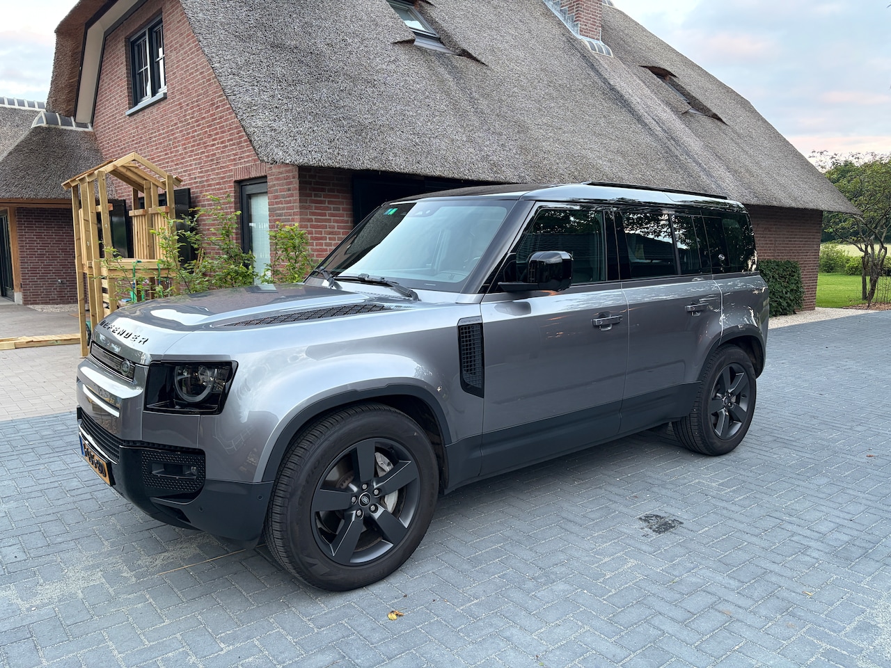 Land Rover Defender 110 - 3.0 P400 110 HSE Full options - AutoWereld.nl