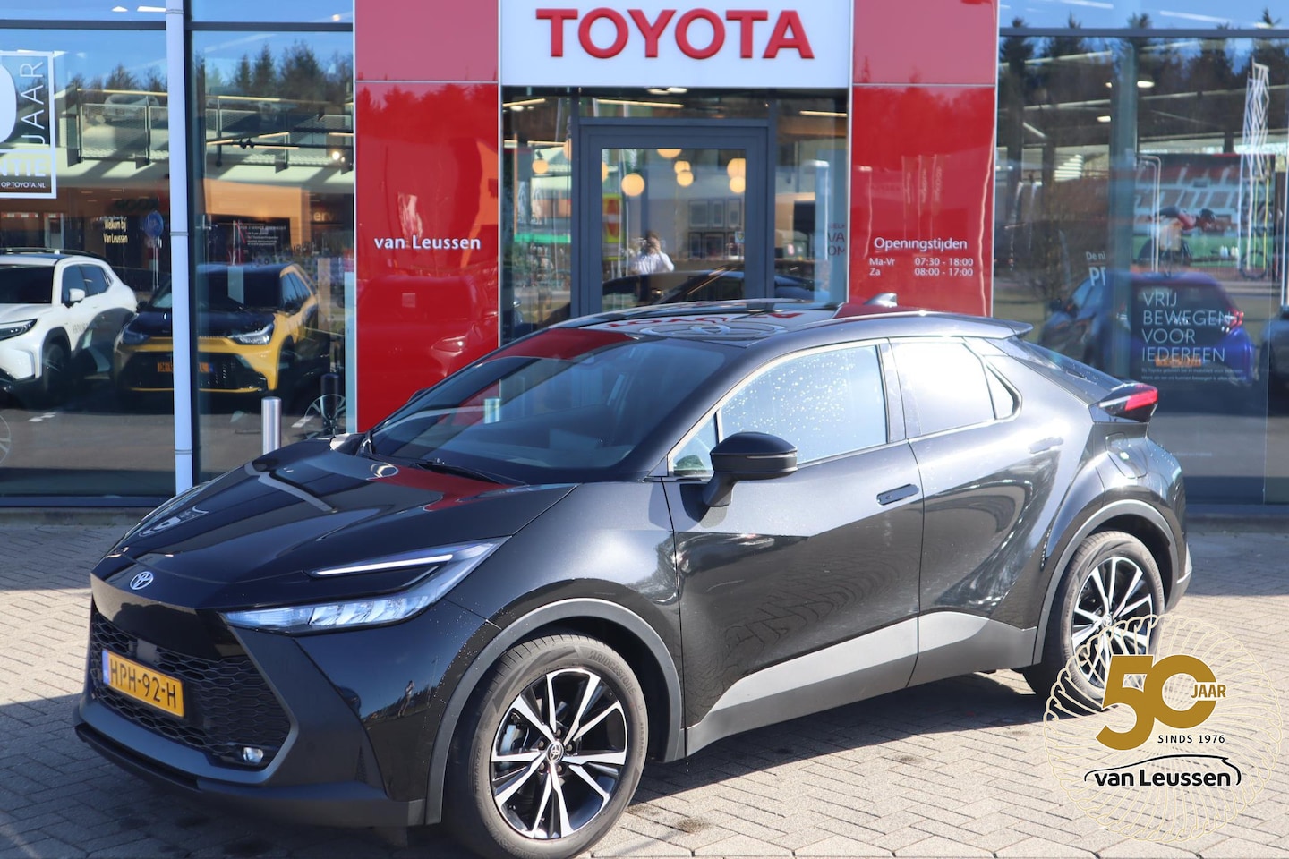 Toyota C-HR - HYBRID 140 DYNAMIC ANDROID/APPLE AD-CRUISE PRIVACY-GLASS PARK-SENSOREN KEYLESS 18"LMV BLIS - AutoWereld.nl
