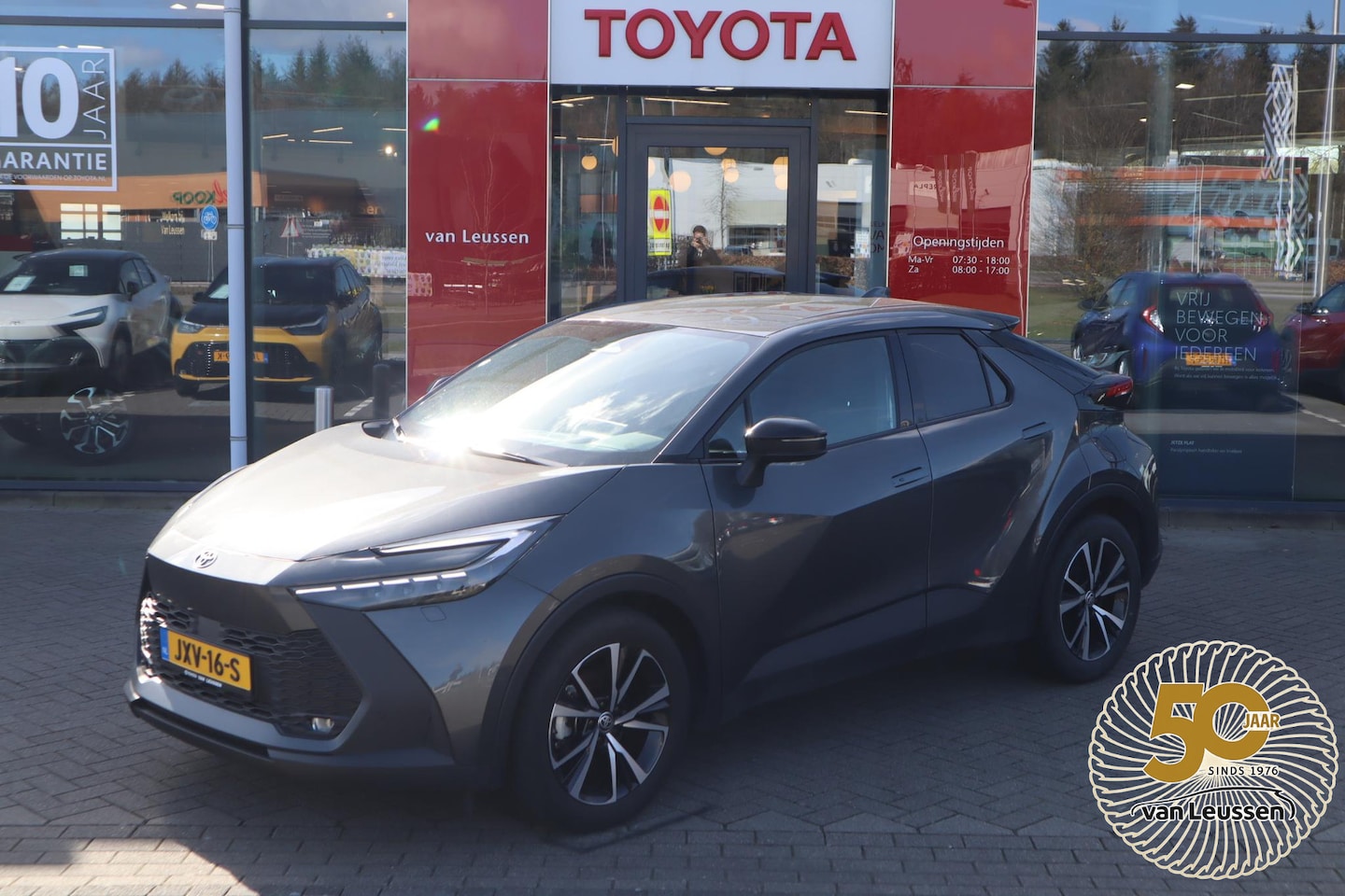 Toyota C-HR - HYBRID 140 FIRST EDITION ANDROID/APPLE STOEL/STUURVERW. P-SENSOREN EL-ACHTERKLEP DODEHOEK - AutoWereld.nl
