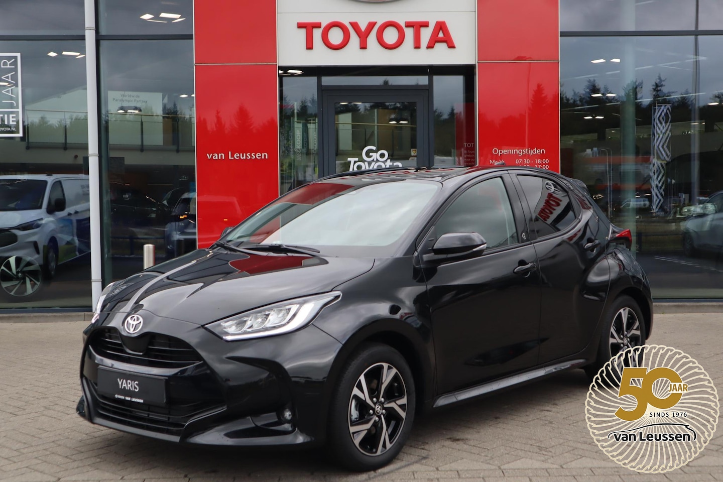 Toyota Yaris - HYBRID 115 FIRST EDITION STOEL/STUURVERW DRAADLOOS-LADEN APPLE/ANDROID KEYLESS CLIMA AD-CR - AutoWereld.nl