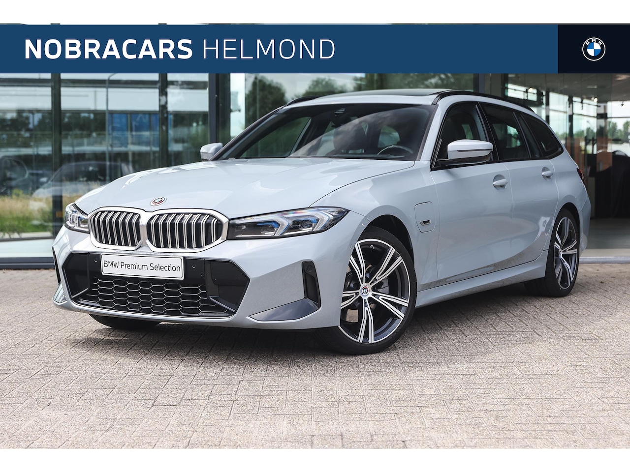 BMW 3-serie Touring - 330e xDrive Automaat / Panoramadak / Trekhaak / Sportstoelen / Achteruitrijcamera / Adapti - AutoWereld.nl