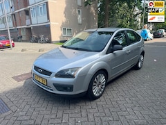 Ford Focus - 1.6-16V Futura