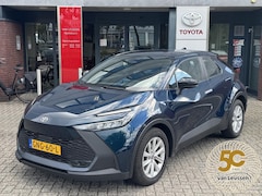 Toyota C-HR - 1.8 HYBRID 140 4S-BANDEN CAMERA APPLE/ANDROID BLIND-SPOT AD-CRUISE 17'' LM-VELGEN NL-AUTO