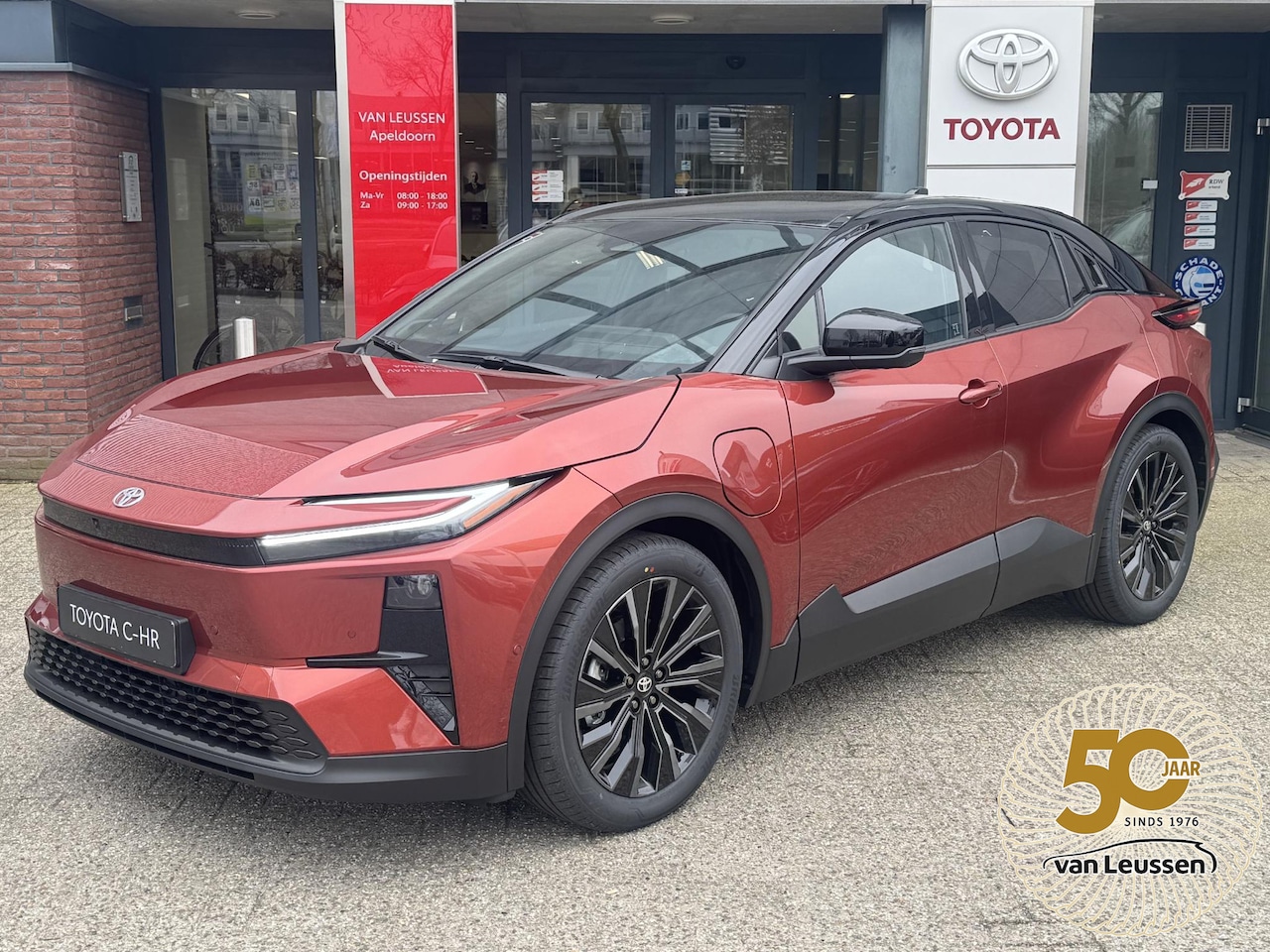 Toyota C-HR - EXECUTIVE AWD 77KWH NIEUW DIRECT LEVERBAAR! PANODAK JBL-AUDIO 20'' LM-VELGEN STOEL/STUURVE - AutoWereld.nl