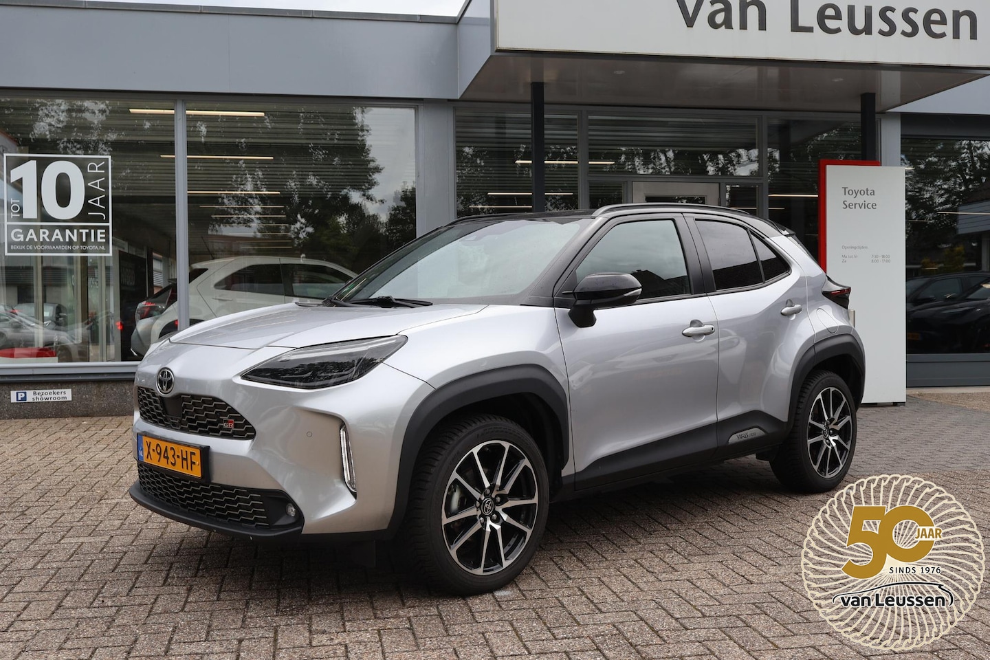 Toyota Yaris Cross - 1.5 HYBRID GR-SPORT JBL DODEHOEK DETECTIE HEAD-UP DISPLAY NAVI EL-A.KLEP 1E EIGENAAR NL-AU - AutoWereld.nl