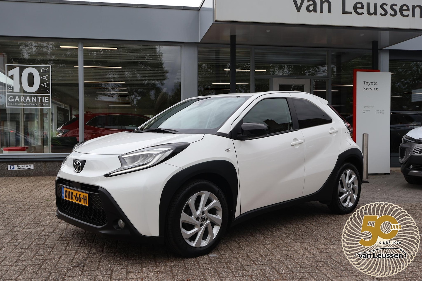 Toyota Aygo X - FIRST LM-VELGEN STOELVERW. CLIMA CAMERA APPLE/ANDROID AD-CRUISE - AutoWereld.nl