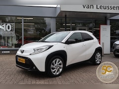 Toyota Aygo X - FIRST LM-VELGEN STOELVERW. CLIMA CAMERA APPLE/ANDROID AD-CRUISE