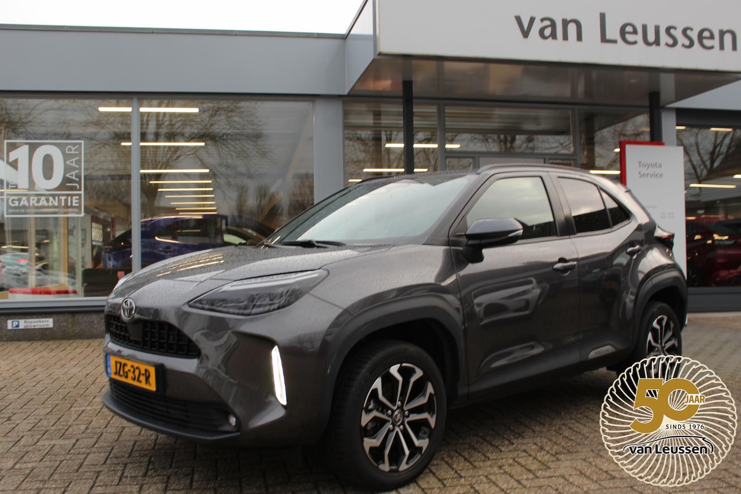 Toyota Yaris Cross - HYBRID 115 FIRST EDITION WISSER/STUUR&STOELVERW. SENSOREN V+A LED AD-CRUISE - AutoWereld.nl