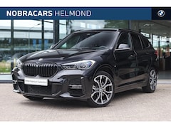 BMW X1 - sDrive20i Executive M Sport Automaat / Trekhaak / Sportstoelen / Achteruitrijcamera / Head