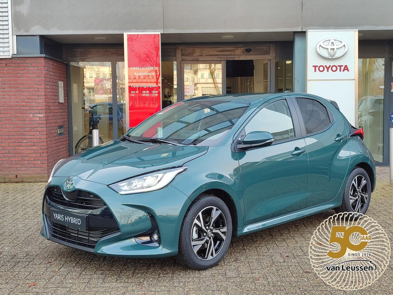 Toyota Yaris - 1.5 Hybrid 115 DYNAMIC STOEL/STUURVERW LED KEYLESS PARK-SENSOREN BLIND SPOT NAVI CAMERA AD - AutoWereld.nl