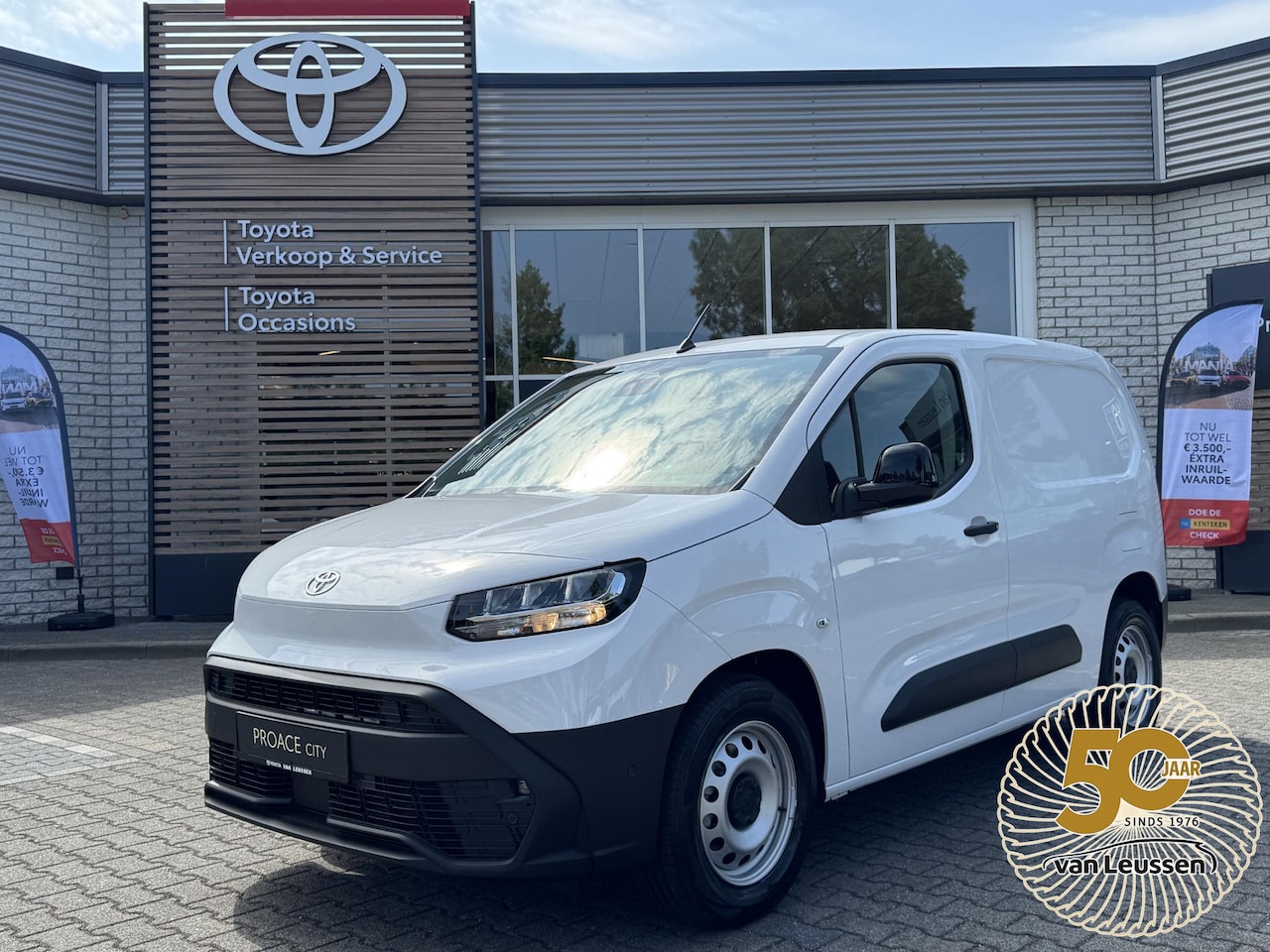 Toyota PROACE CITY Electric - 10th ANNIVERSARY NL-AUTO NIEUW EN DIRECT LEVERBAAR!! STOEL/STUURVERW BANK APPLE/ANDROID PA - AutoWereld.nl