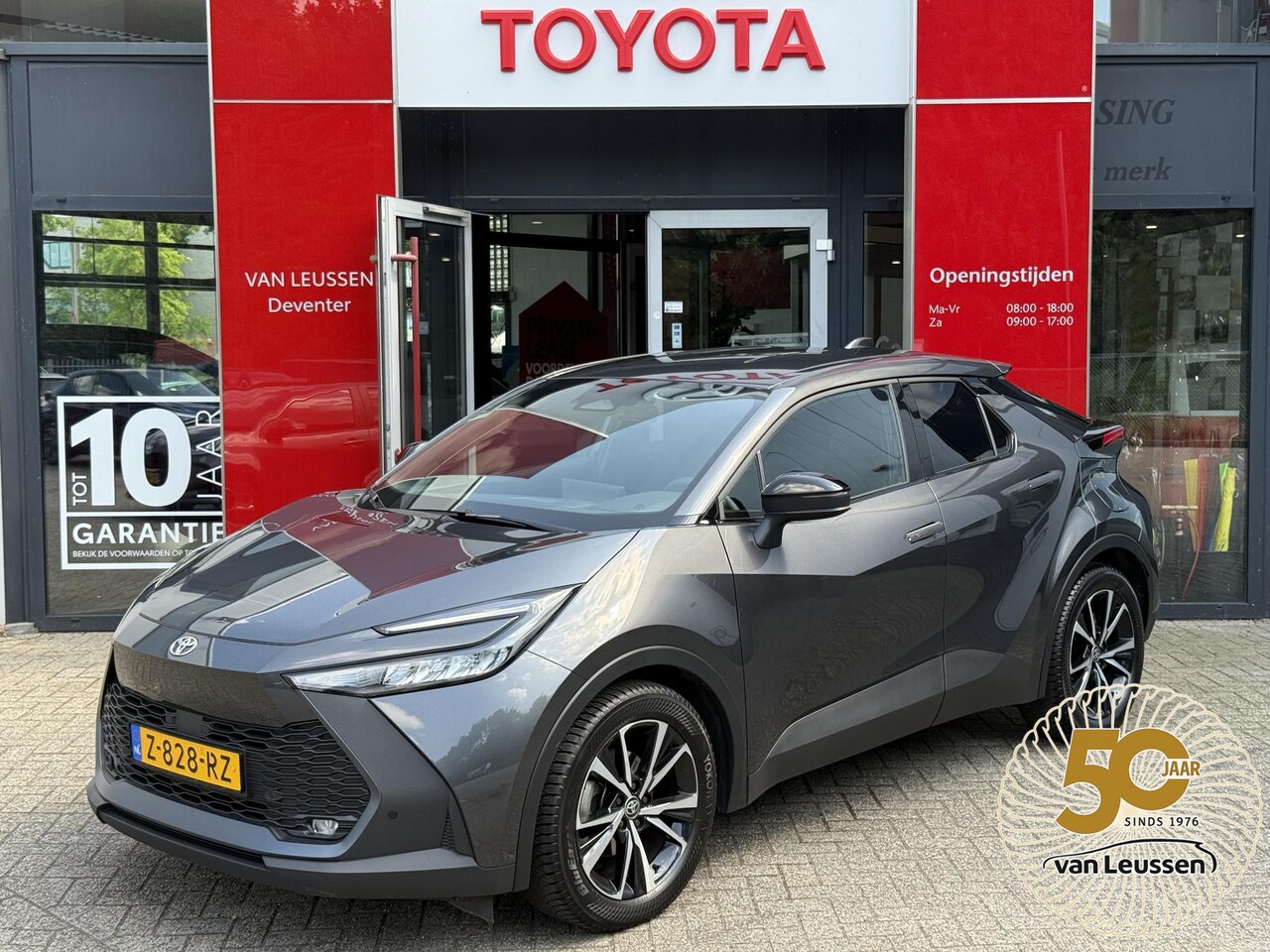 Toyota C-HR - 1.8 HYBRID 140 DYNAMIC 4S-BANDEN APPLE/ANDROID AD-CRUISE BLIND-SPOT KEYLESS PRIVACY-GLASS - AutoWereld.nl