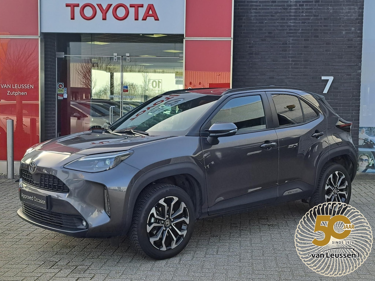 Toyota Yaris Cross - 1.5 Hybrid 115 First Edition APPLE/ANDROID STOEL/STUURVERWARMING NAVI AD-CRUISE PRIVACY-GL - AutoWereld.nl