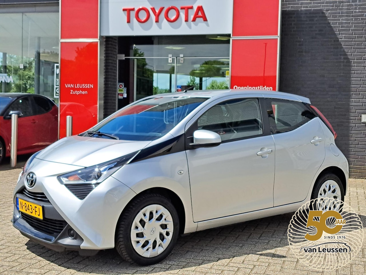 Toyota Aygo X - X-PLAY ACHTERUITRIJCAMERA AIRCO APLLE CARPLAI / ANDROID AUTO - AutoWereld.nl