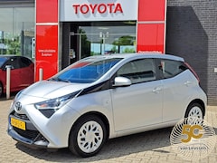 Toyota Aygo X - X-PLAY ACHTERUITRIJCAMERA AIRCO APLLE CARPLAI / ANDROID AUTO