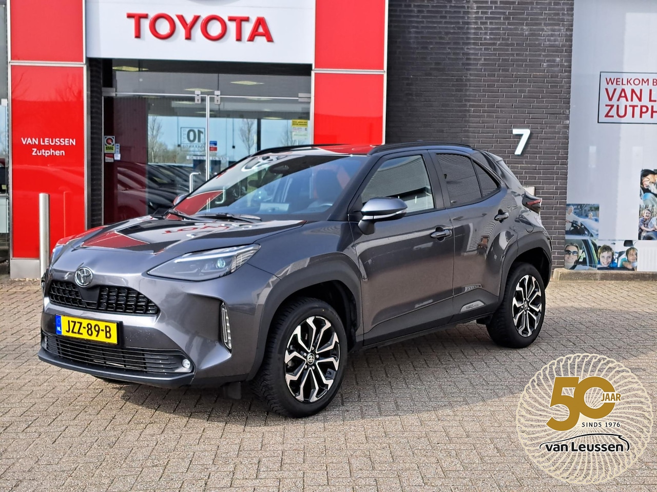 Toyota Yaris Cross - 1.5 Hybrid 115 First Edition APPLE/ANDROID STOEL/STUURVERWARMING NAVI AD-CRUISE PRIVACY-GL - AutoWereld.nl