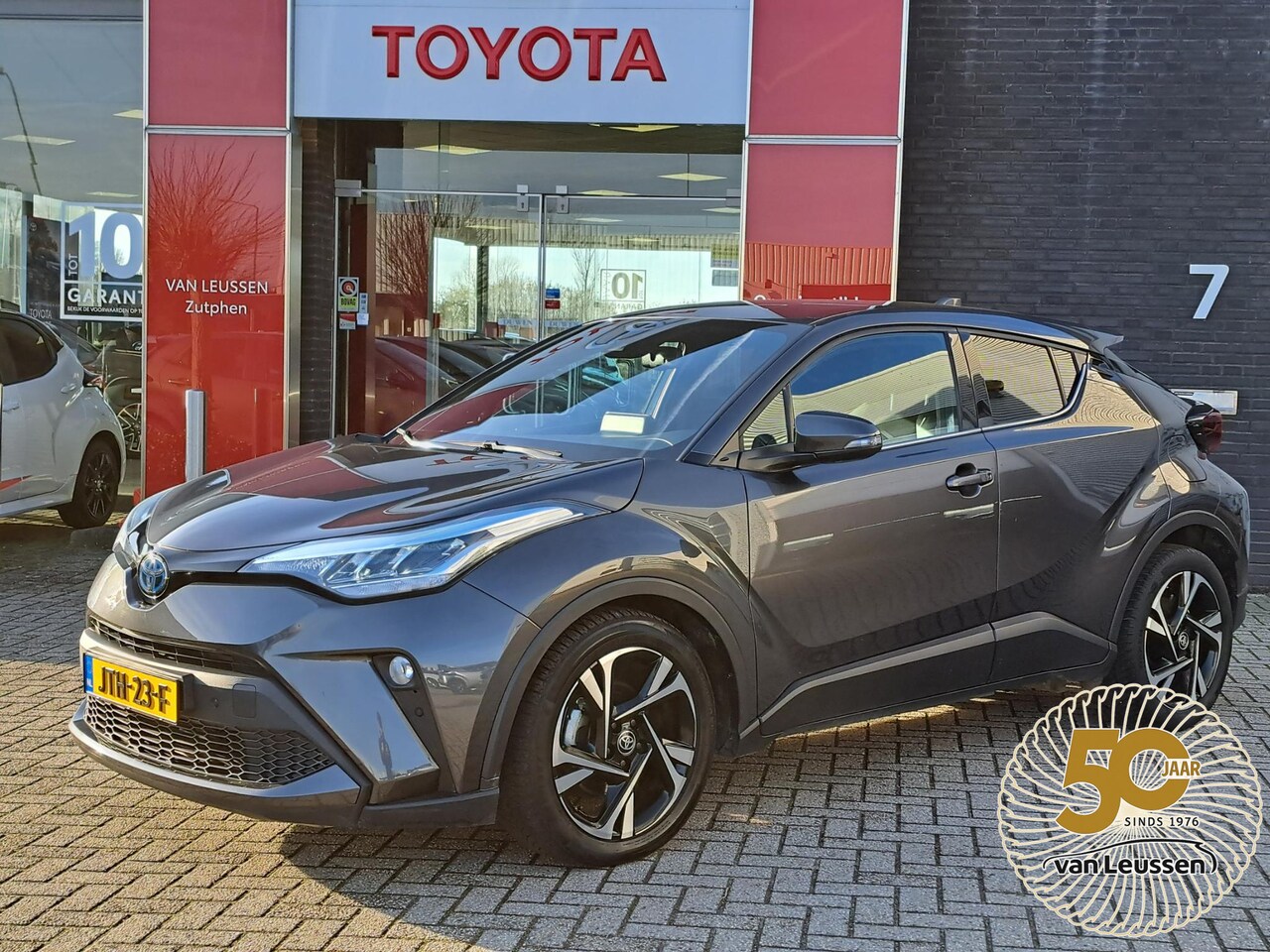 Toyota C-HR - 1.8 Hybrid Dynamic BLIND-SPOT PARKSENSOR V+A NAVI APPLE/ANDROID STOELVERW - AutoWereld.nl