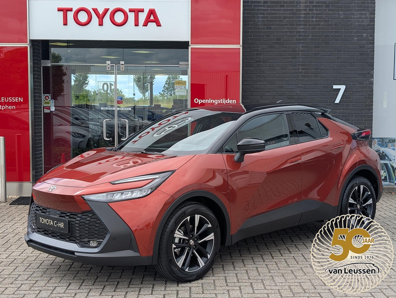 Toyota C-HR - 1.8 Hybrid 140 Dynamic PDC 18" RCTA PRIVACY GLASS GRIJS/ZWARTE BEKLEDING - AutoWereld.nl