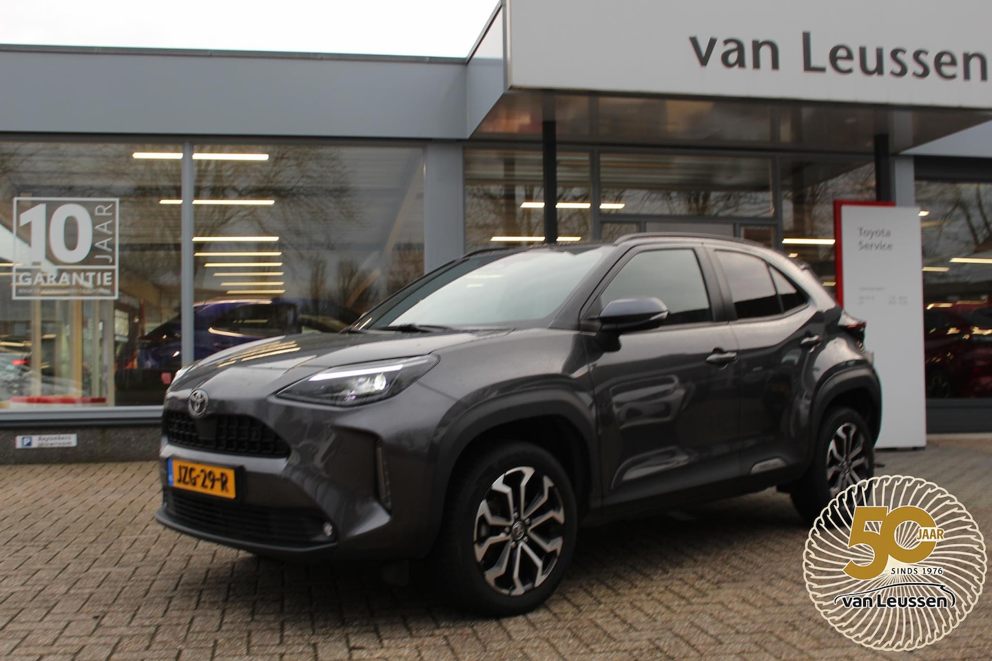 Toyota Yaris Cross - HYBRID 115 FIRST EDITION PARK.SENSOREN STOEL-STUUR & RUITEN WISSER VERWARMING KEYLESS - AutoWereld.nl