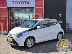 Toyota Aygo X - X-PLAY CAMERA AIRCO APPLE/ANDROID AUDIO-STUURWIELBEDIENING LED-DAGRIJVERL