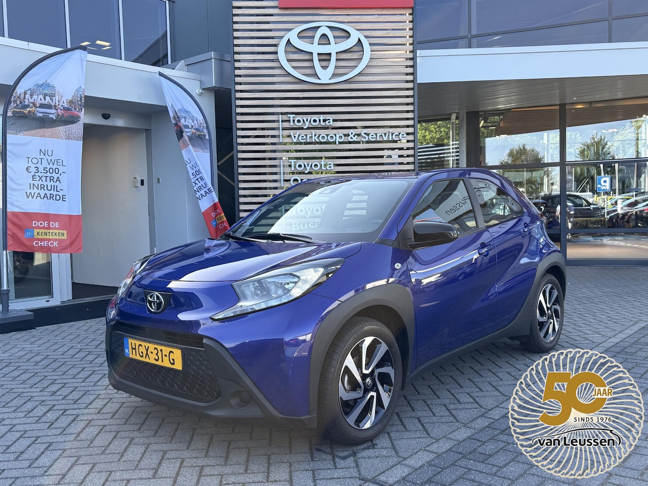 Toyota Aygo X - PLAY APPLE/ANDROID CAMERA AD-CRUISE NL-AUTO BLUETOOTH AIRCO LM-VELGEN - AutoWereld.nl