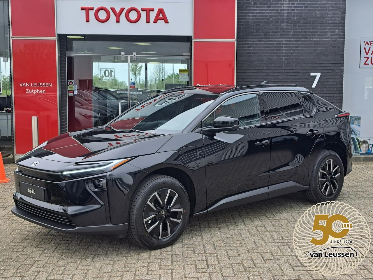 Toyota bZ4X - Dynamic 73 kWh NIEUW DIRECT LEVERBAAR STOEL/STUURWIEL VERWARMING 360 CAMERA DRAADLOOS TEL. - AutoWereld.nl