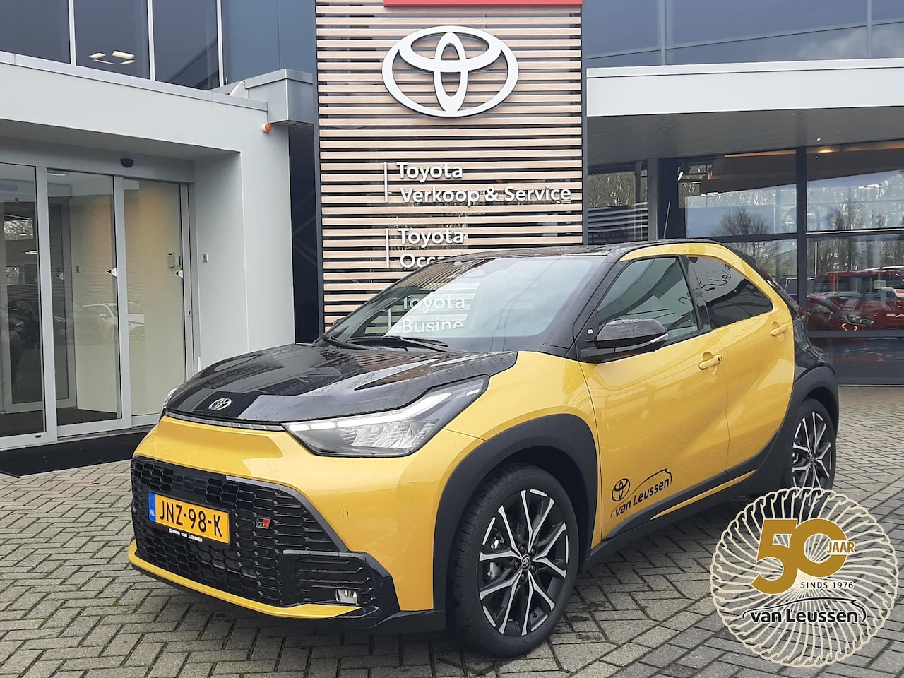 Toyota Aygo X - HYBRID 115 GR-SPORT JBL-AUDIO STOELVERW KEYLESS PARK-SENSOREN 18"LM-VELGEN AD-CRUISE DRAAD - AutoWereld.nl