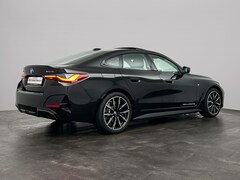 BMW i4 - eDrive35 70 kWh | Trekhaak | Schuifdak | Stoelverwarming | Stuurverwarming | Hifi |