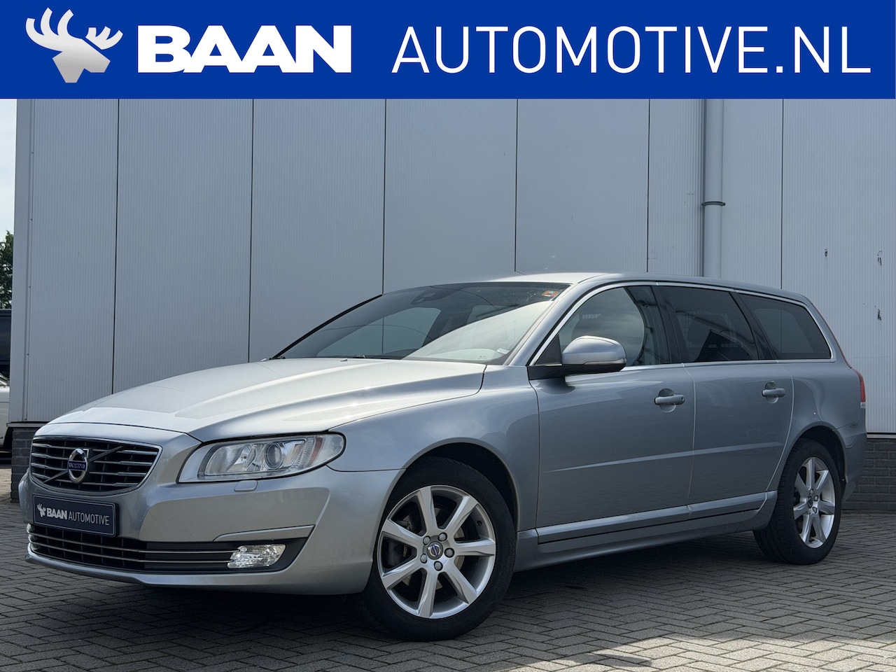 Volvo V70 - 2.0 T4 Polar Luxury Automaat | Leder | Navi | Xenon | Standkachel - AutoWereld.nl