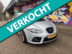 SEAT Leon - 2.0 TFSI FR kanon 19 inch velgen airco stereo zeer dikke snelle auto moet gezien worden or